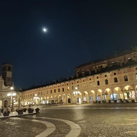 Il Castello Delle Dame - Il Maschio Lejlighed Vigevano Eksteriør billede
